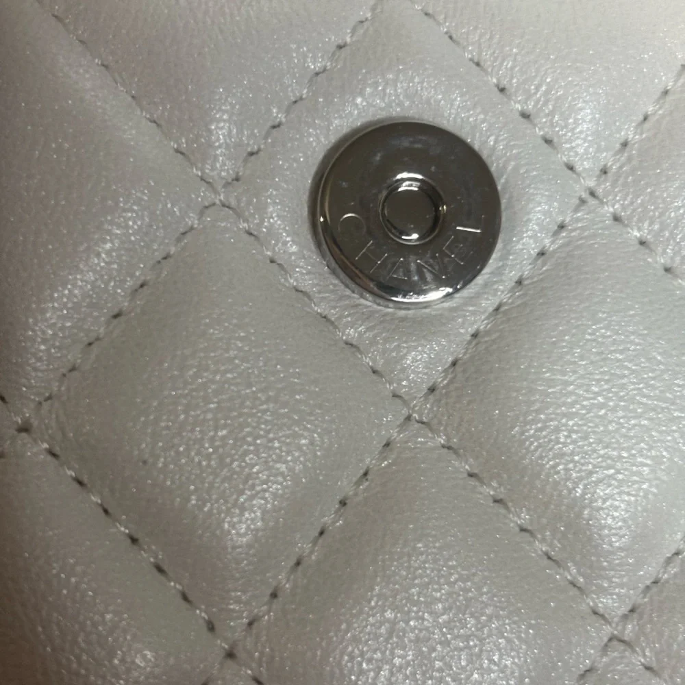 CHANEL MAXI PEARLS Clutch With Chain Bag - Picture 5 of 13